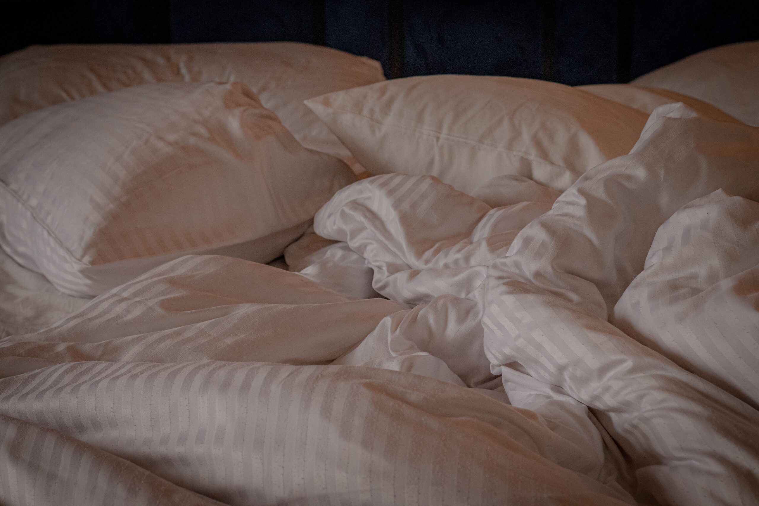 cama cómoda con almohada viscoelástica memory foam confort